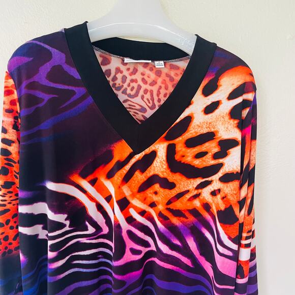 Susan Graver Liquid Knit size 1X V Neck abstract animal print colorful pullover - Picture 3 of 9